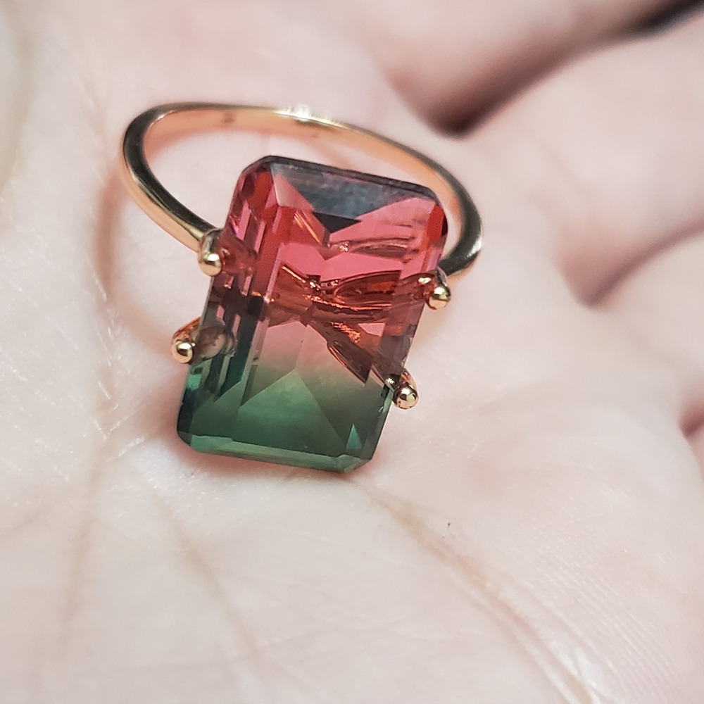 Gold tone pink & green stone ring - Picture 5 of 8